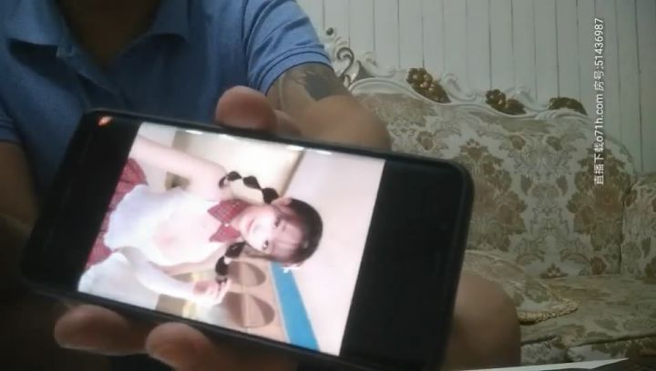 高清錄製新人《凱迪拉克探花》約炮極品高顏值在校大學生蘿莉小妹沙 發上激情啪啪