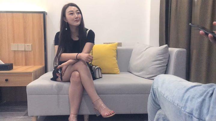 八戒探花酒店約操大奶小少婦，一對豪乳惹人愛嬌喘連連超淫蕩