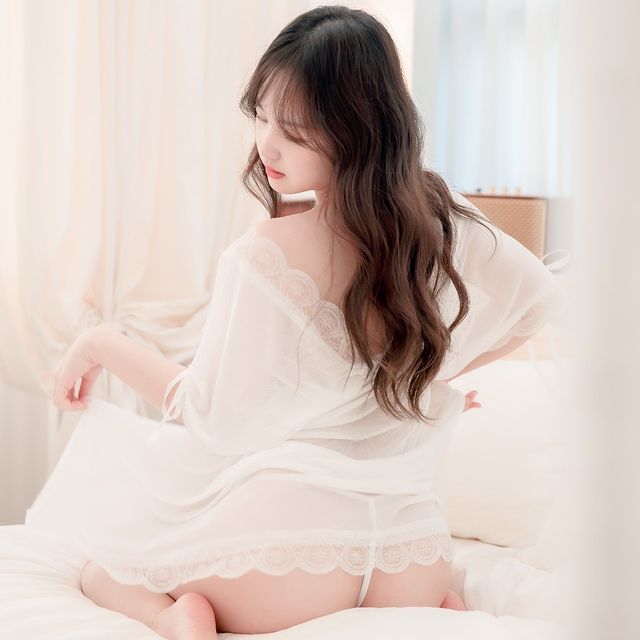 韓國清純妹《SIA》酥胸美臀大方露！ 雪白嫩肌散發誘人香氣！ [34P]