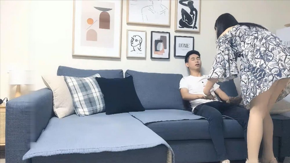 太子探花極品約了個花裙苗條少婦，69口交騎坐站立后入抽插猛操