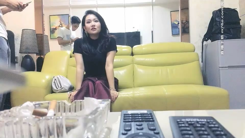 平頭男深夜公寓約啪前段時間廣場散步搭訕的氣質美少婦