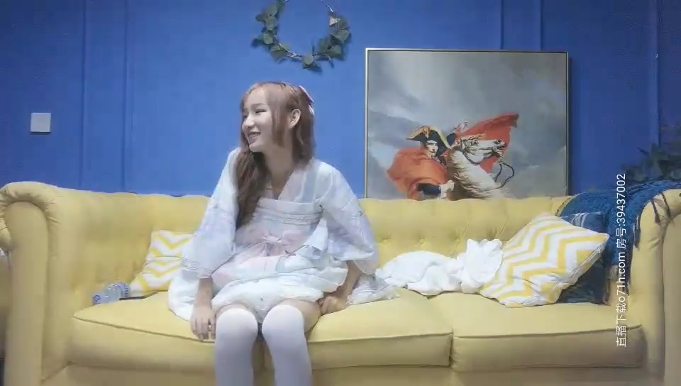 千人斬探花再約蘿莉裙嫩妹子，扣逼玩弄翹屁股掰穴特寫后入