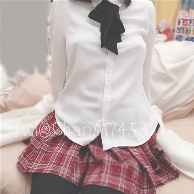 最美推特網紅美少女『惡犬』定製版新作-日系學生針織制服誘惑 玩弄極品粉穴 嬌喘呻吟太招操