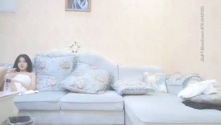 小陳頭星選探花再約極品顏值苗條美女第二炮，按頭口交近距離翹屁股騎乘猛操