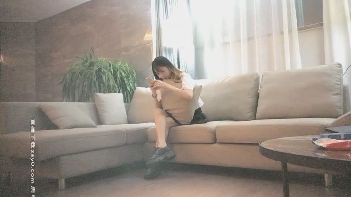 00后眼鏡小蘿莉，絲襪撕扯老金肆意玩弄，高清源碼錄製