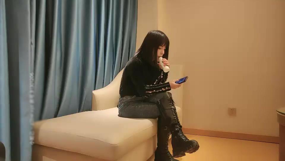 壹屌探花深夜第二場約了個性感高靴牛仔褲妹子，特寫口交乳交摸逼穿著靴子抬腿猛操