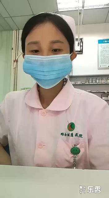 太騷了，珠海麗康醫院小護士上班期間衛生間脫衣自摸，好像隔壁有人