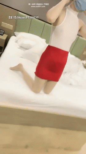 吃藥乾極品身材00后，【少女來了】粉嫩小蘿莉，蜜桃臀饅頭穴，黑絲配上美腿，瘋狂抽插出白漿