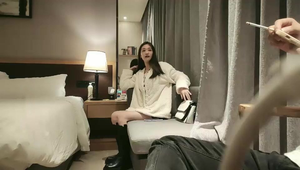 情感主博李尋歡高顏值甜美細腿妹子換上包臀裙網襪啪啪，調情互摸口交騎坐上下套弄後入快速抽插呻吟