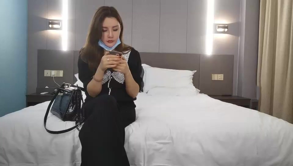 666小祁探花深夜場性感黑衣大長腿妹子啪啪，乳推舔背騎坐自己動后入抽插猛操