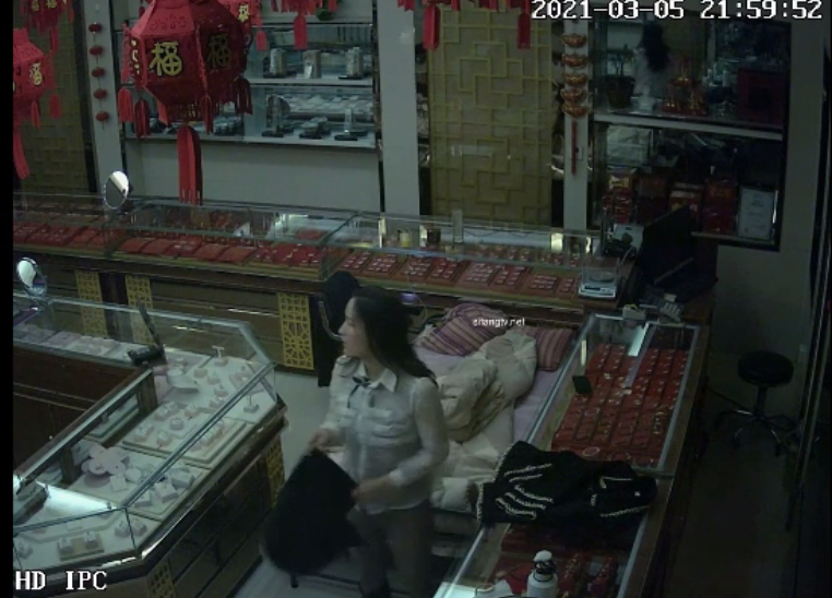 2021.3.16雲視通偷拍珠寶店夫妻守店夜晚做愛，女的身材很好