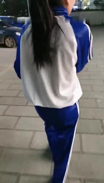 老哥約炮校服妹子開房啪啪 苗條身材后入猛操站立抽插非常誘人 很是誘惑喜歡不要錯過