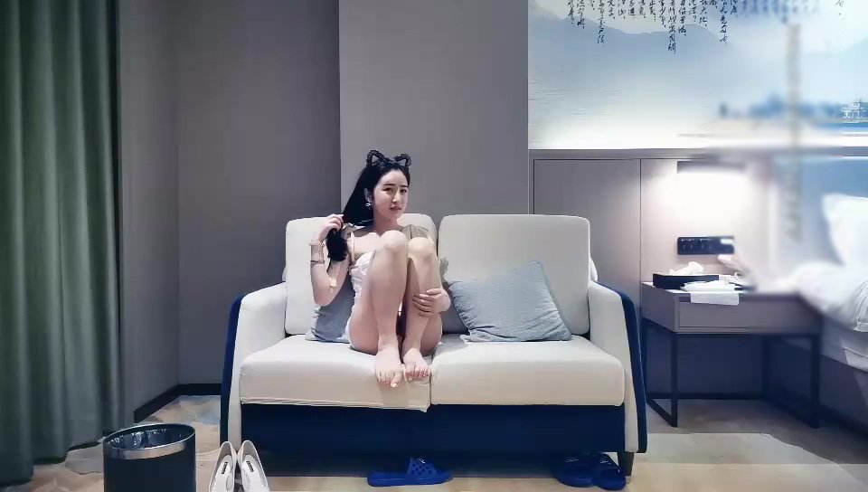 9總全國探花性感包臀裙長腿萌妹子，穿上情趣女僕裝黑絲69口交舔弄，大力猛操呻吟嬌喘