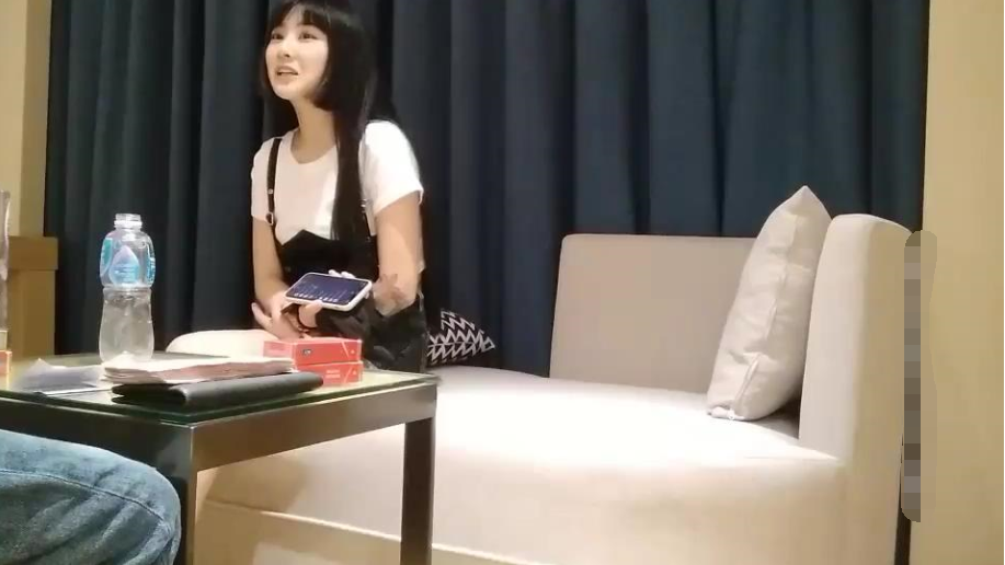 91沈先森嫖娼大師帶你找週邊 約了個高顏值清純嫩妹 黑白背帶裙 純潔無瑕 高挑苗條居然是D杯美乳 乳頭高高翹起