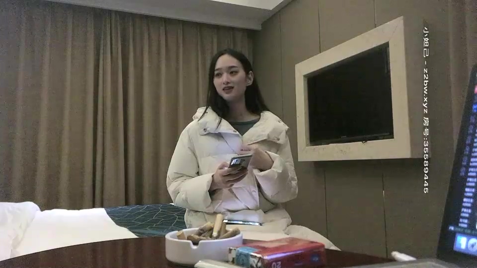 李尋歡探花約了個白色外套苗條身材妹子啪啪，翹起屁股口交上位騎坐后入大力猛操