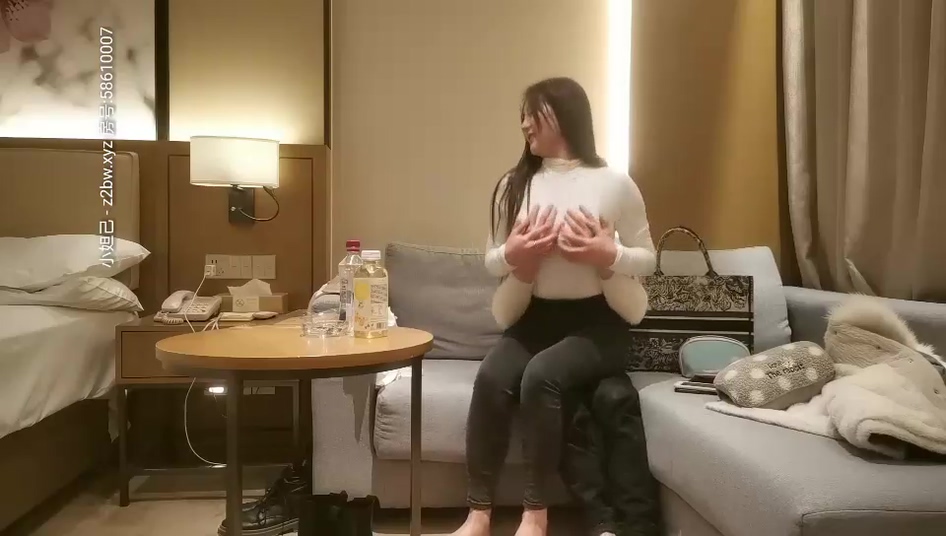 文軒探花約了個牛仔外套高顏值甜美妹子啪啪，穿上睡衣口交舔弄翹起大屁股後入猛操