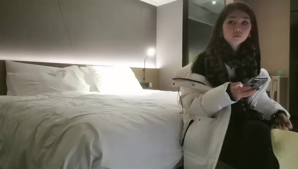 文軒探花深夜場約了個白色外套高顏值妹子啪啪，穿上睡衣舔弄口交騎坐後入大力猛操