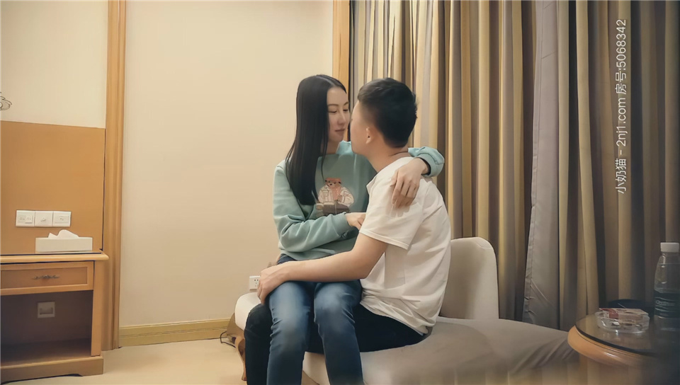 【七天極品探花】3000網約高端週邊模特小姐姐，溫柔苗條好似女友，激情啪啪做愛投入高潮不斷