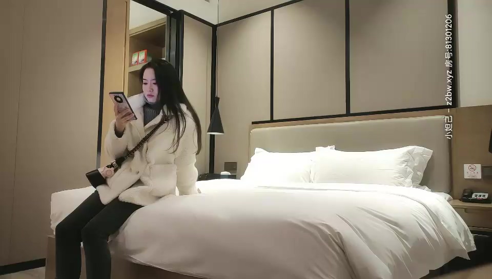 壹屌探花約了個高顏值白色外套妹子啪啪，上位騎乘調情舔逼口交後入大力猛操