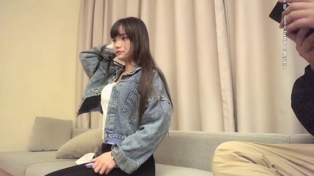 小寶尋花高顏值牛仔外套萌妹子，近距離特寫口交后入大力抽插猛操