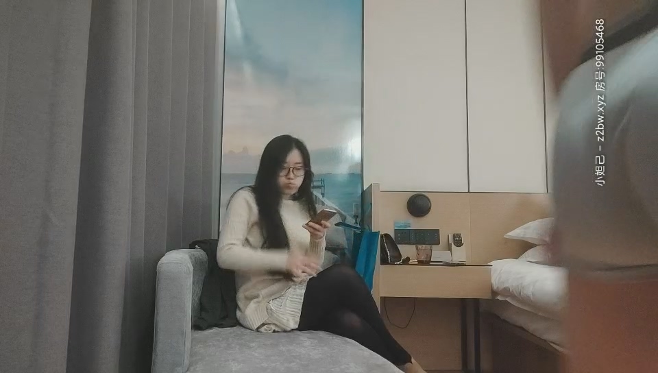 約操兼職良家小少婦，眼鏡戴上斯斯文文，換上絲襪就是淫蕩騷貨，高清源碼錄製