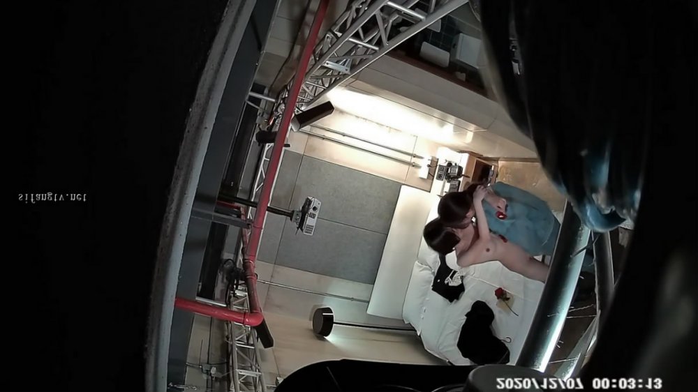 臻品360-大學城附近工業風主題房偷拍眼鏡妹女同性戀給性伴侶手淫洩欲一邊淫語調教