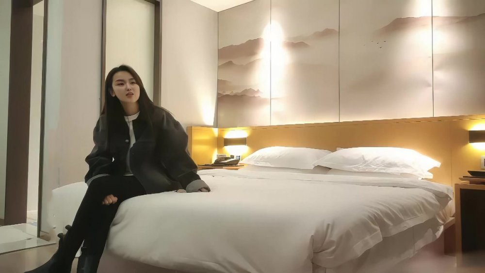 壹屌探花深夜場性感高顏值甜美妹子，苗條身材掰穴舔弄上位騎乘抽插呻吟嬌喘