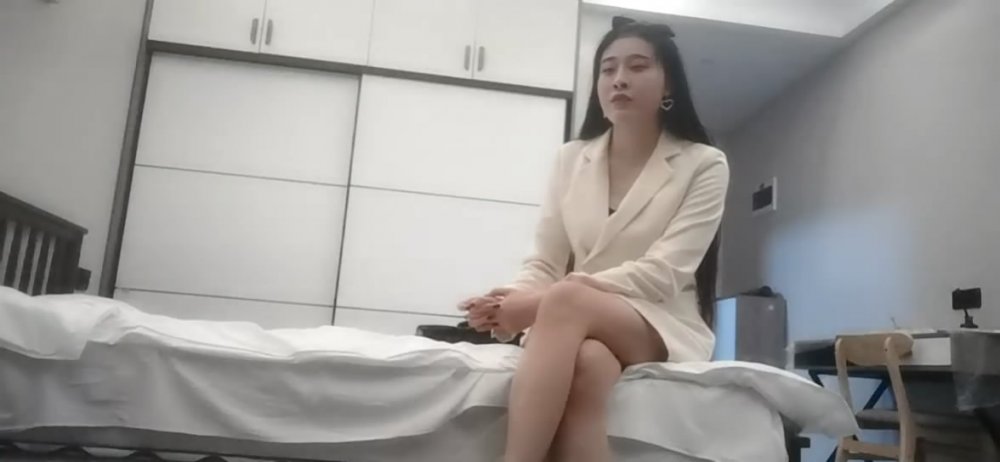 屌哥嗑藥約炮3000元的職場氣質女白領連續幹了兩炮妹子非常騷