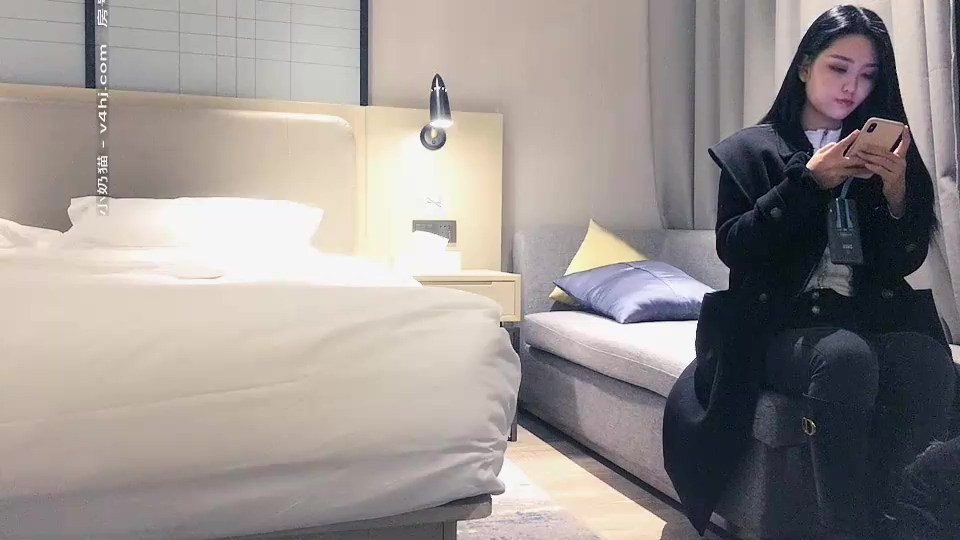 黃先生今晚硬邦邦探花肌肉男約了個牛仔褲妹子，穿上黑絲69姿勢舔逼大力抽插猛操