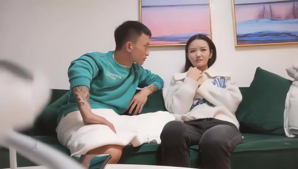 素人打野老嫖精品修復，超近距離視角拍攝高素質週邊妹，騎上來對準洞口插入妹子不敢全坐進去