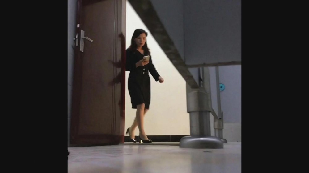 拍午休來如廁的年輕美女店員！ 大肥鮑魚BB真黑