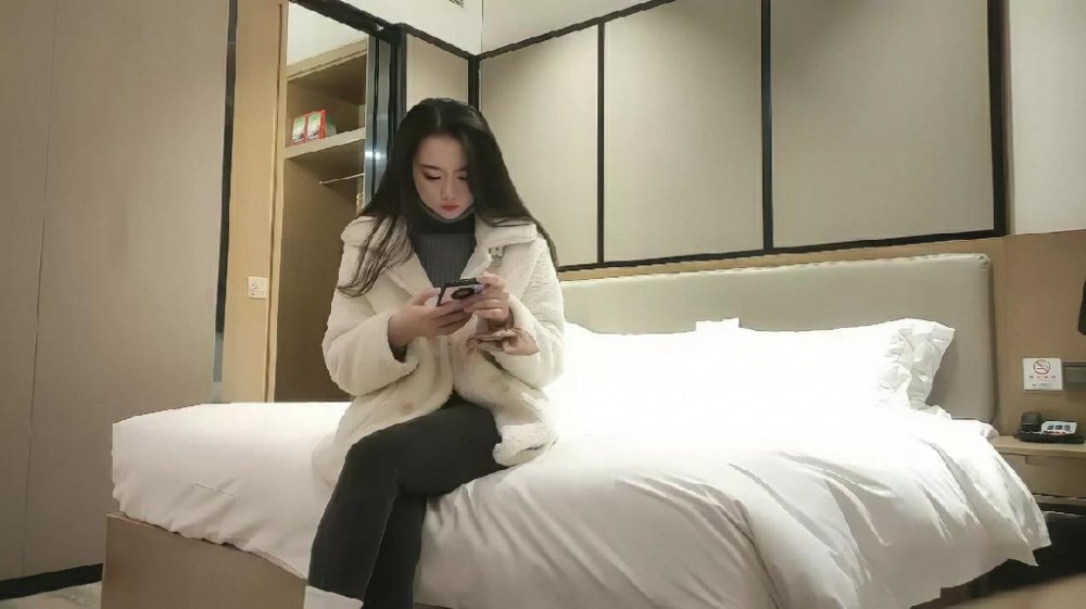 壹屌探花高顏值白色外套妹子啪啪，上位騎乘調情舔逼口交后入大力猛操
