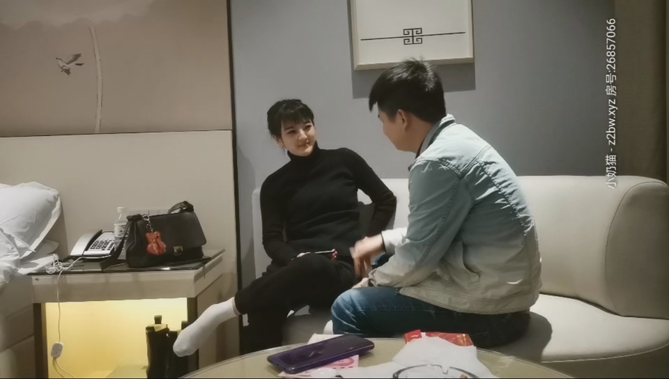 新晉探花，酒店偷拍大胸少婦，超清4K設備，69舔穴姿勢繁多激情四射