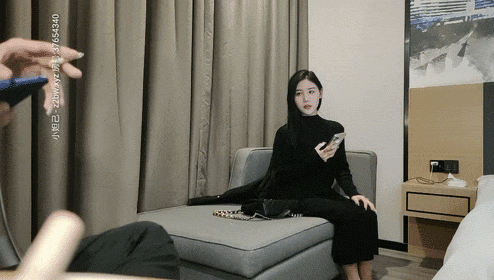 3000網約高端週邊女神，白嫩美豔極品尤物，沙發啪啪超清4K設備偷拍