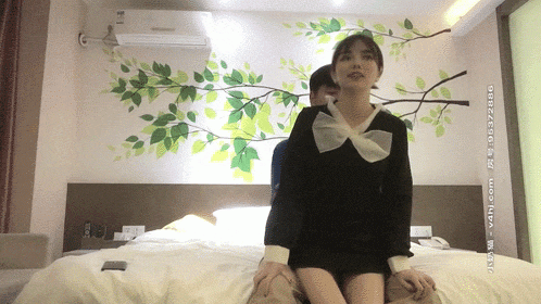 紅內褲戰神約操清純週邊小姐姐，溫柔白皙美乳翹臀，連干兩炮妹子很配合享受