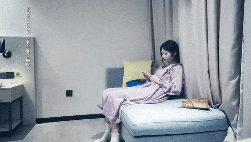 今夜肚兜情趣主題，黃先生代班約操極品清純週邊，小姐姐美乳粉穴，舌吻調情配合無間