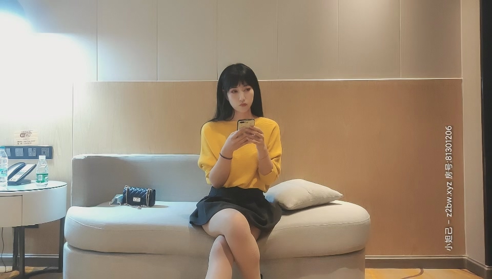 鴨哥上場，大屌猛男戰力持久，清純週邊小姐姐，沙發AV視角，高清源碼錄製