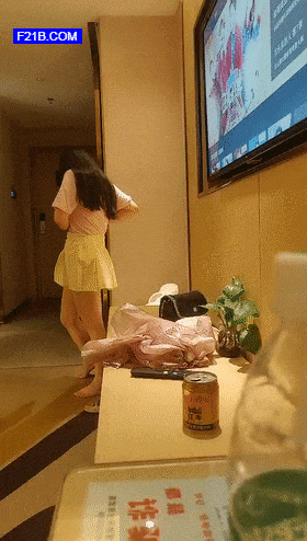 【百人斬探花】，新晉探花，酒店約操苗條小姐姐，嬌小玲瓏抱起來狂插，體力過人高潮迭起，高清源碼錄製