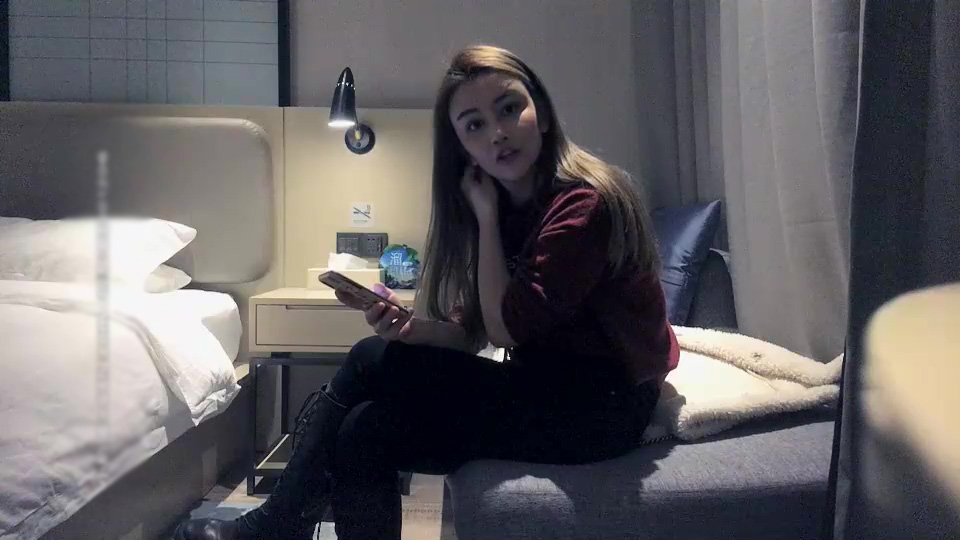 黃先生今晚硬邦邦深夜場高顏值紅色衛衣妹子，翹起屁股口交肌肉男大力猛操