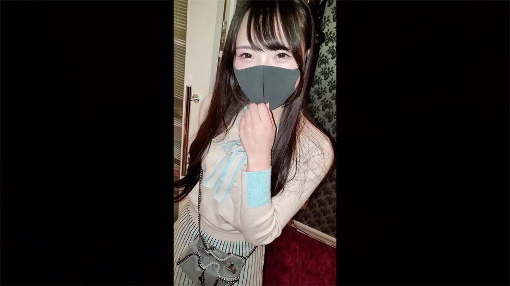 和一個漂亮的嫩嫩小姐姐一起散步，這充滿活力的肉體看的愛不釋手摳逼揉奶情慾上來就地雞巴啪啪插入操啊