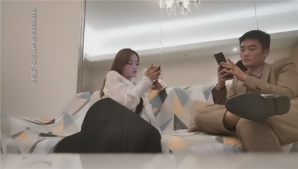 神似吳宣儀，4500高價網約極品週邊，溫柔女神嬌媚甜美，激情啪啪連干兩炮