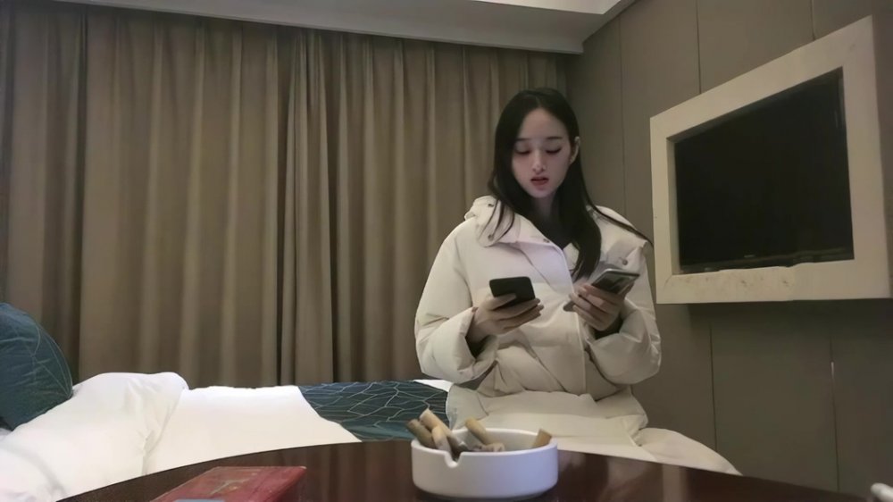 李尋歡探花約了個白色外套苗條身材妹子啪啪，翹起屁股口交上位騎坐后入大力猛操