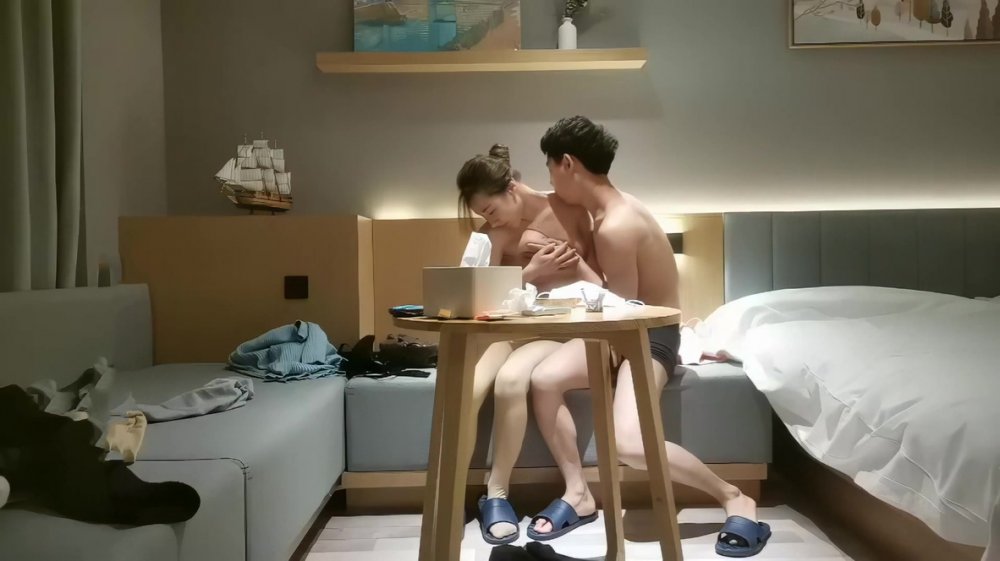 文軒探花約了個外套長裙苗條妹子啪啪，口交舔弄上位騎坐后入大力抽插猛操