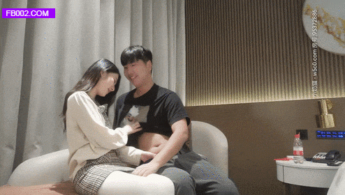 【小寶尋花 FB002.COM】3000約操高端週邊小姐姐，可愛鄰家美女，乖巧溫柔身材好，沙發調情床上激戰