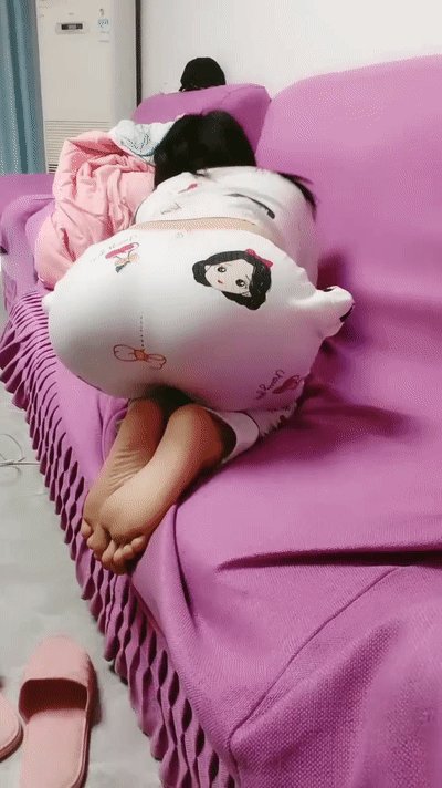 劇情演繹大哥不在家嫂子10天沒做了，脫下睡褲掰穴到臥室開