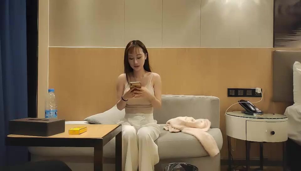 壹屌探花深夜場小陳頭上場約了個高顏值大奶妹子，口交上位騎坐性感屁股站立后入猛操