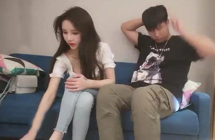 『資深嫖客偷拍頂級高端週邊』重金約啪高級的週邊女神 緊身牛仔褲 高端的就是漂亮 脫光後那苗條又豐滿的身材 簡直是尤物中的極品