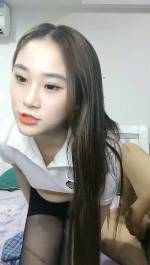 爆艹高顏值極品無毛白虎美少女 超乘騎瘋狂榨汁把肉棒吞到最深處 子宮口包裹龜頭欲仙欲死真要命【MP4/539MB】