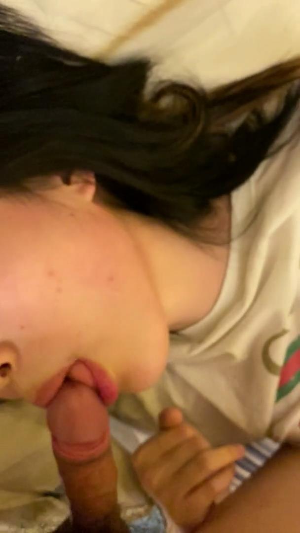 91隔壁老王-包養良家，把雞巴塞別人老婆嘴裏，看良妻吃得樣子-滿臉洋溢幸福