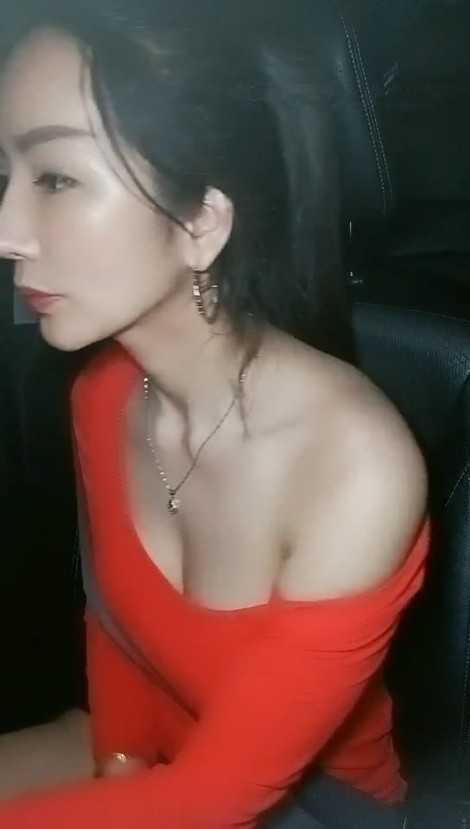 極品身材御姐情人節約炮土豪粉絲停車場偷情玩刺激-穿著衣服站炮猛操